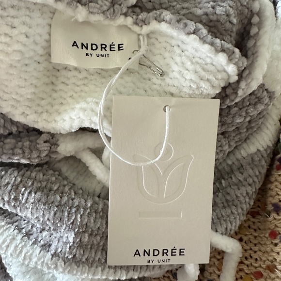 ANDRÉE By Unit Soft Stripe Hooded Pullover - Picture 6 of 7